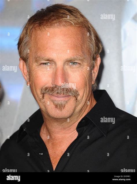 Draft day 2014 kevin costner hi-res stock photography and images - Alamy