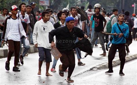 Diduga Hendak Tawuran 4 Remaja Bersajam Ditangkap Polres Padang