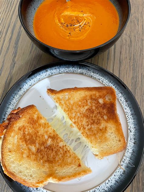 Grilled cheese with homemade tomato soup : r/grilledcheese