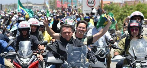 Roma Na Garupa Bolsonaro Participa De Motociata Em Juazeiro Sem