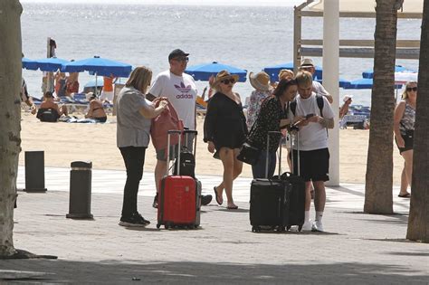 Menos Turistas Que En En Marzo En Espa A Pero Con Un Gasto Superior