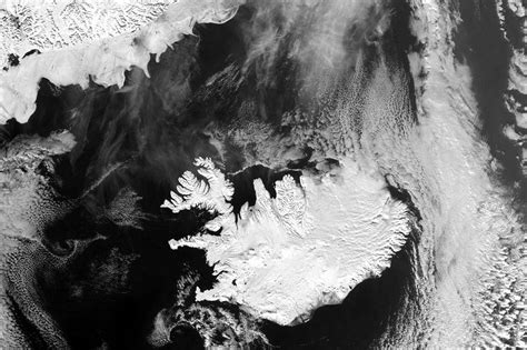 Sex mánaða matarbirgðir séu á landinu