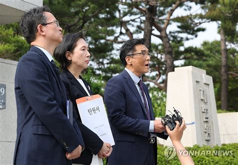 의료공백 책임 묻는 설문서 정부 탓 47 Vs 의사 탓 49 한국경제