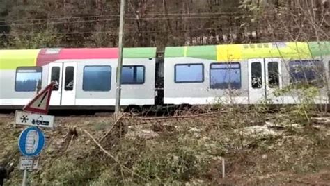 Maltempo Frane In Trentino Deraglia Un Treno La Stampa