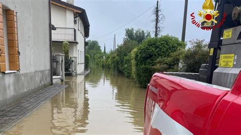 Maltempo In Veneto E Lombardia Esonda Il Muson Un Morto Gazzetta It