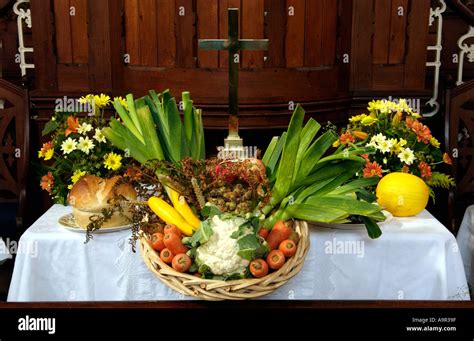 Church flowers harvest festival hi-res stock photography and images - Alamy