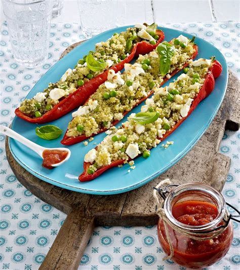 Gefüllte Spitzpaprika mit Couscous auf Tomatensugo Rezept LECKER