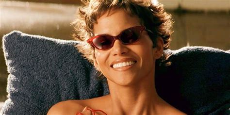 In Love Halle Berry Posts Topless Video For Valentine S Day Cinemablend