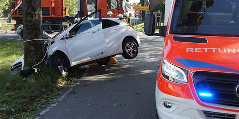 Schwerer Unfall Auf Stra Enkreuzung In Fr Ndenberg