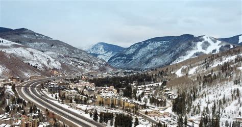 7 Small Towns In Colorado For Skiiers & Snowboarders