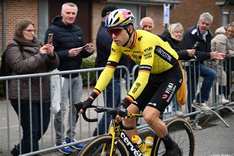 Pas De Fractures Pour Wout Van Aert Mais Des Douleurs Velo Club