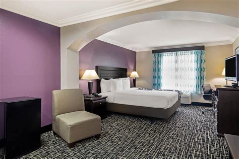 La Quinta Inn & Suites by Wyndham Temecula | Temecula, CA Hotels