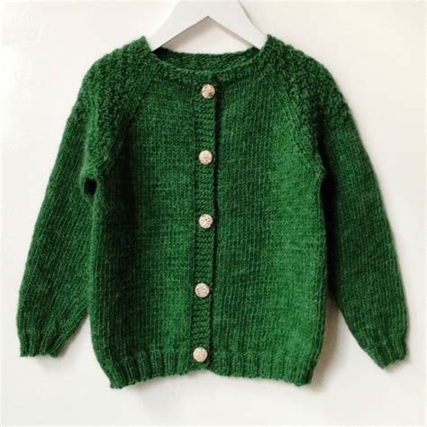 StrikkeOpskrift Tusindfryds Yndlings Cardigan str 2 3 4 5 og 6 7 år