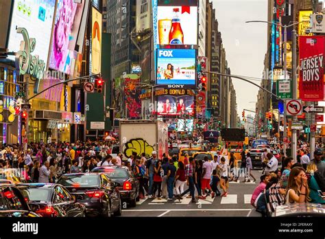 Rush Hour Times Square Hi Res Stock Photography And Images Alamy