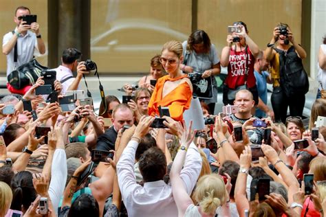 Photo La diva Céline Dion à la sortie de l hôtel Le Royal Monceau à