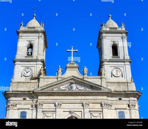 Vista Sim Trica De Los Dos Campanarios Y La Parte Superior De La