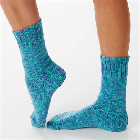 Free Bernat Basic Socks Knitting Pattern | Sock knitting patterns, Sock patterns, Crochet socks