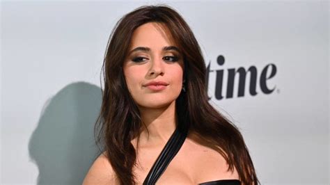 Camila Cabello se ríe de su pronunciación de Christmas