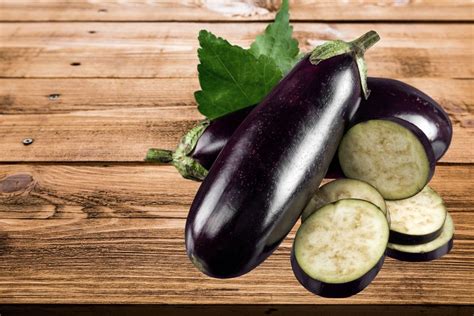 What Is An Italian Eggplant Different Varieties Of Italian Eggplant Gardening Know How