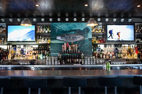 Duck Dive Gastropub In Malibu Dive Bar Day Trips Restaurant Design