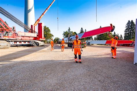 EMIL EGGER setzt auf Liebherr Raupenkrane für den Aufbau eines