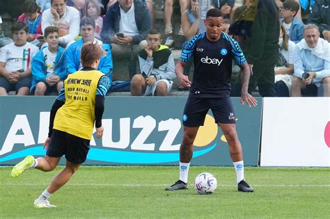 Napoli Osimhen Torna In Campo E Natan Si Presenta Le Foto Da Castel