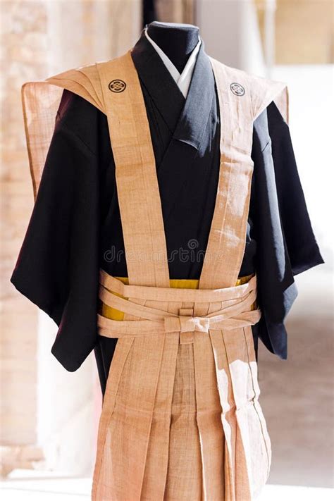 Quimono Japonês Tradicional Do Vestido Do Samurai Para O Homem Imagem