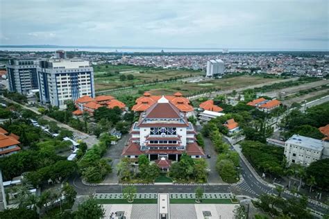 Inilah Kampus Terbaik Di Jawa Timur Versi Edurank Di