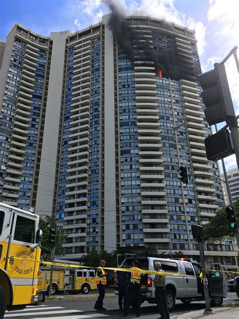 3 killed as hundreds flee fire in Honolulu high-rise