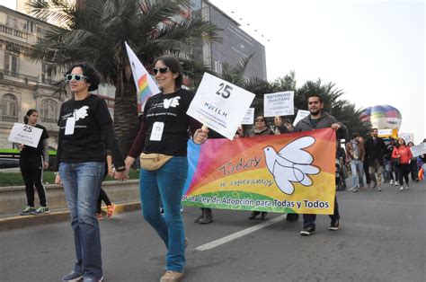 Con multitudinaria Marcha del Orgullo exigen ley de identidad de género