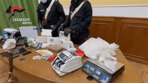 Napoli E Provincia Duro Colpo Allo Spaccio Di Droga Tre Arresti E