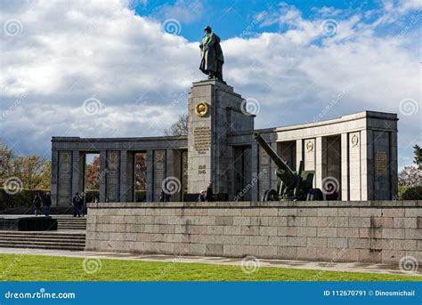 Memorial In Berlin Editorial Photo Image Of Statue 112670791