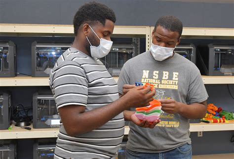 College of Sciences and Engineering produces 3-D masks for healthcare