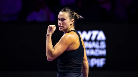 WTA Finals Aryna Sabalenka schlägt auch Jasmine Paolini glatt und