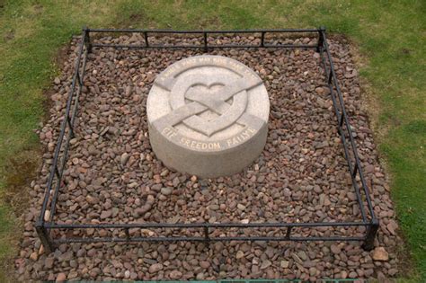 Bruces Heart Memorial Melrose Abbey © Mike Pennington Cc By Sa20