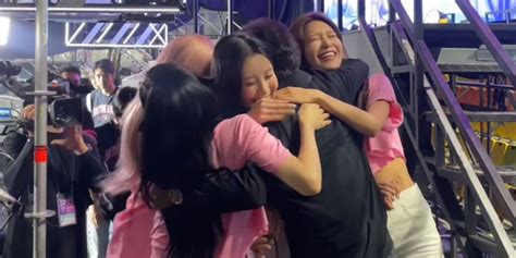 Girls Generation Members Run To Hug Lee Soo Man After Successfully