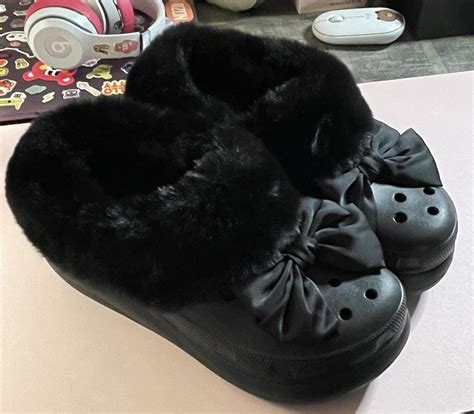 My new fur lined crocs! So cute 🎀 : r/crocs