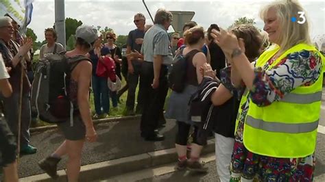 Mâcon la Marche Solidaire pour les migrants est arrivée en Bourgogne