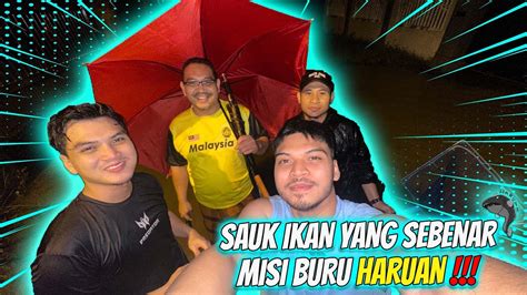 Sauk Ikan Dalam Banjir Ikan Lintas Jalan Youtube