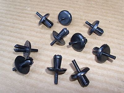 Land Rover Defender Wheel Arch Spat Clips X New Clips