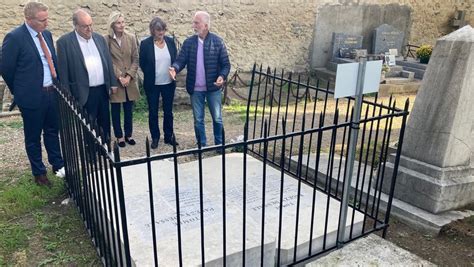 Montpellier au cimetière protestant la pierre tombale du maire David