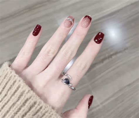 ปักพินโดย Thuy Âu ใน Nail Hàn ในปี 2024 สีแดง