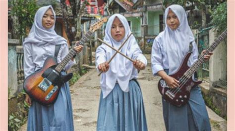 9 Potret Voice Of Baceprot Band Metal Hijaber Asal Garut Yang Sedang