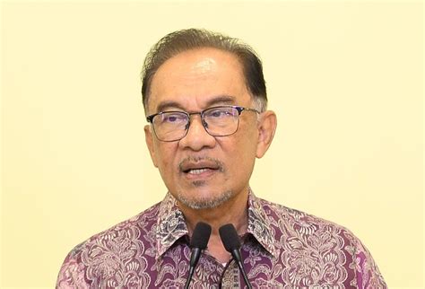 Anwar Wants Cops To Take Action Against Those Who Falsely Accuse Him