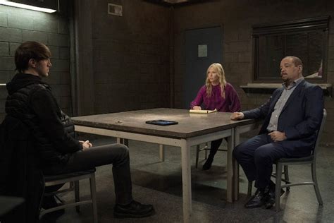 ‘law And Order Svu Chris Melonia Returns As Stabler Photos Tvline