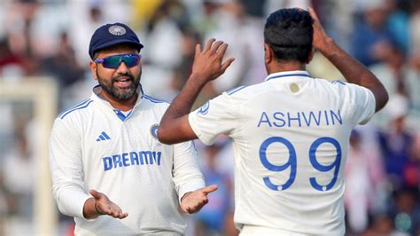 Ind Vs Eng Th Test Sunil Gavaskar Wants Ashwin To Lead Team Out On