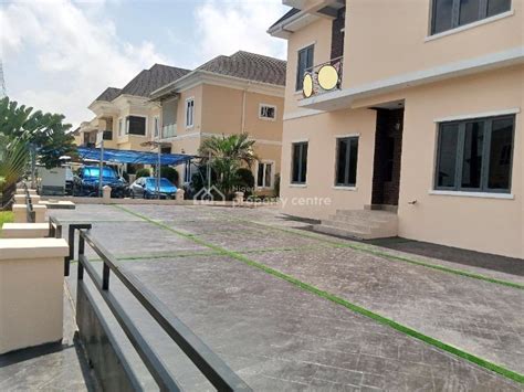 For Sale 5 Bedroom Fully Detached Duplex With Bq Sitting On 600sqm