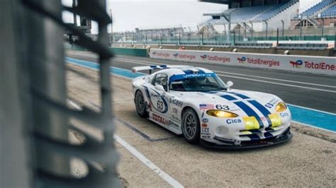 Watch A Le Mans Winning 1996 Viper Gts R Hit The Track Before Heading