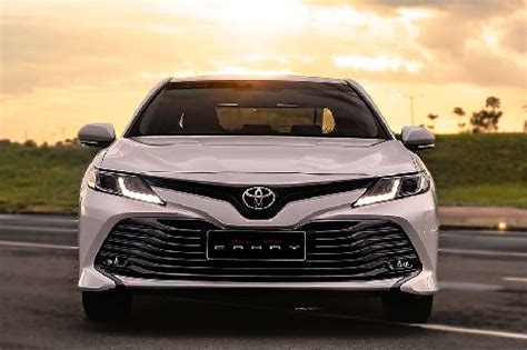 Toyota Camry Hybrid Dapat Penyegaran Kini Dibekali Toyota Safety Sense