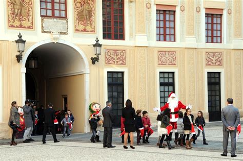 Photo M Me Le P Re No L S Est Joint Au Prince Albert Ii De Monaco Et